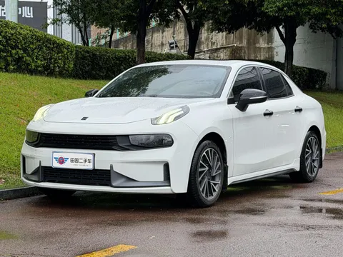 Lynk & Co 03