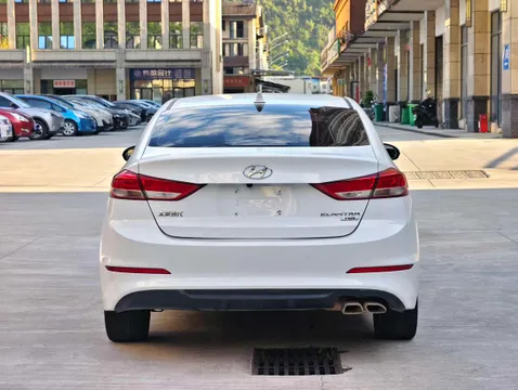 Hyundai Elantra (Avante)