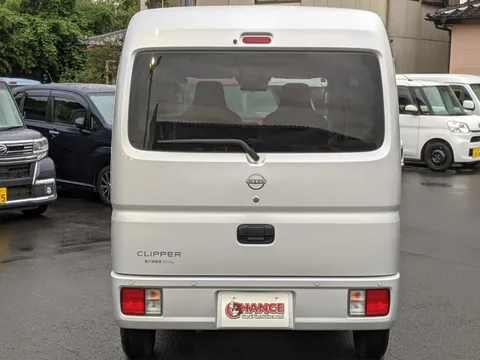 Nissan Clipper Van