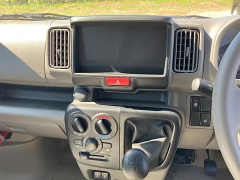 Nissan Clipper Van