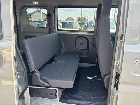 Nissan Clipper Van