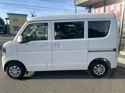 Nissan Clipper Van