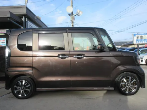 Honda N-BOX Custom