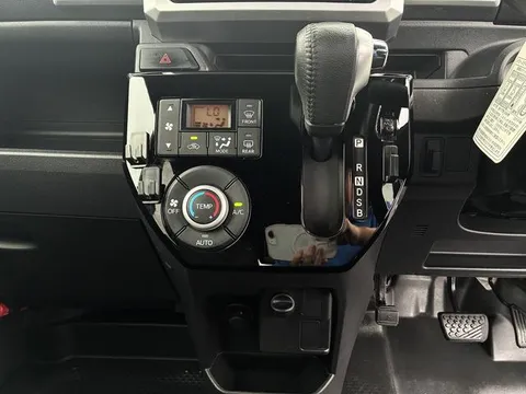Toyota Pixis Mega
