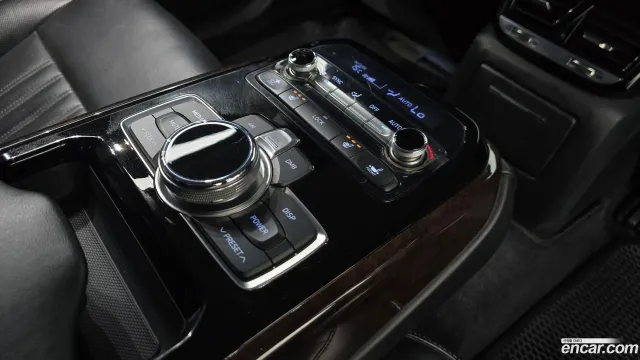 Genesis G90 (EQ900)
