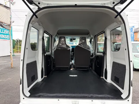 Nissan Clipper Van