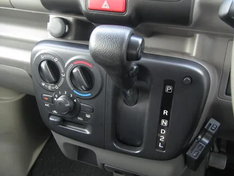 Mitsubishi Minicab Van