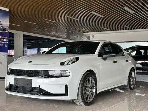 Lynk & Co 03