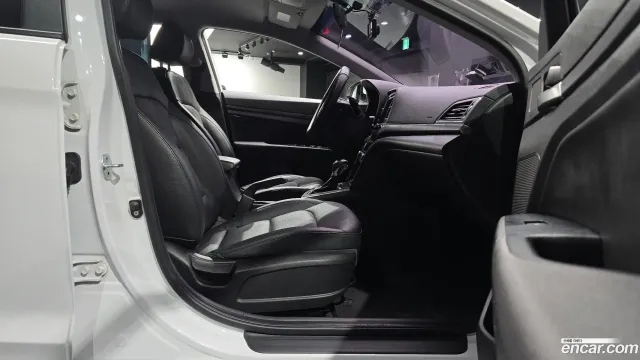 Hyundai Elantra (Avante)