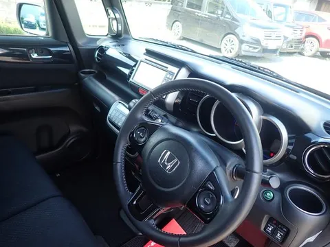Honda N-BOX Custom