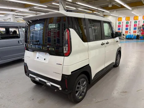 Mitsubishi Delica Mini