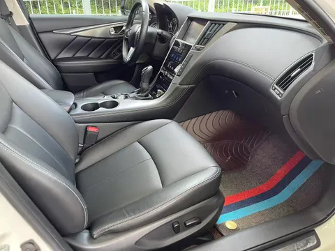 Infiniti Q50L