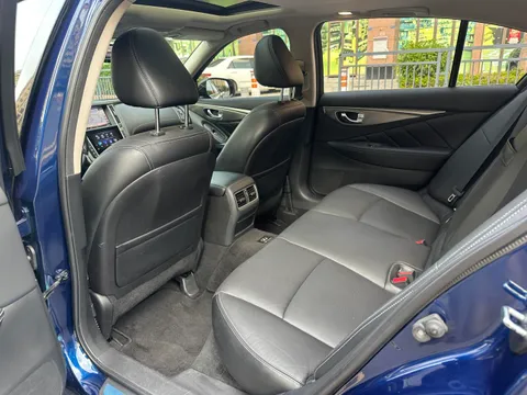 Infiniti Q50L