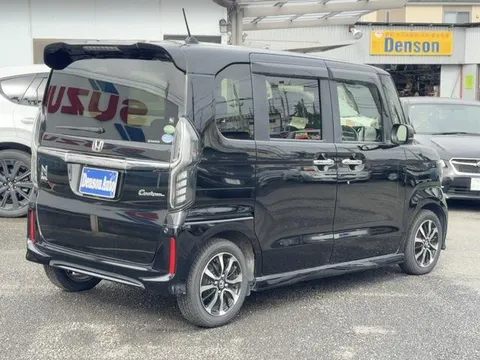 Honda N-BOX Custom