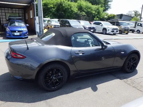 Mazda MX-5 (Roadster)