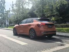 Lynk & Co 02