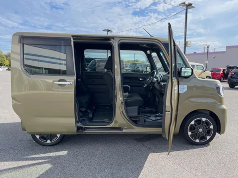 Toyota Pixis Mega