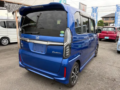 Honda N-BOX Custom