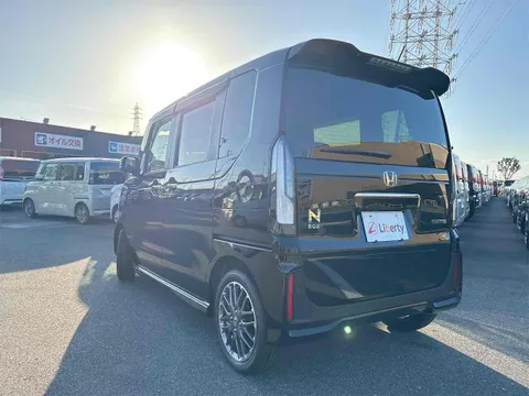 Honda N-BOX Custom