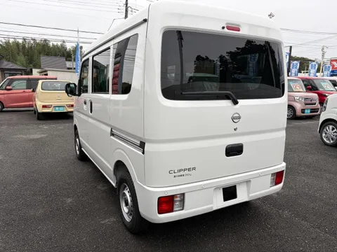Nissan Clipper Van