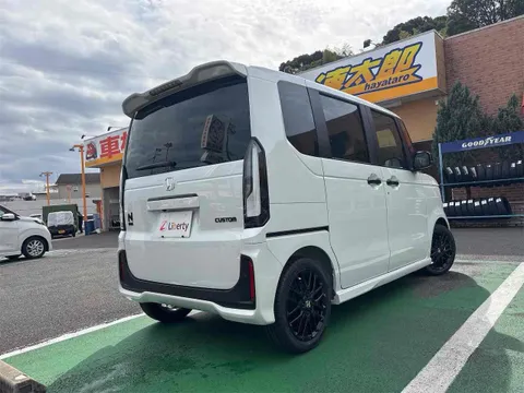 Honda N-BOX Custom