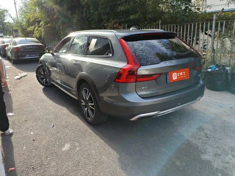 Volvo V90