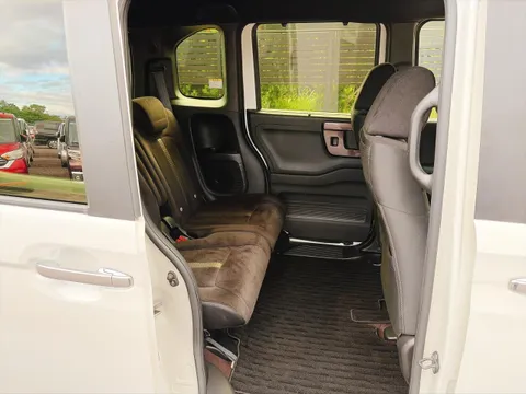 Honda N-BOX Custom