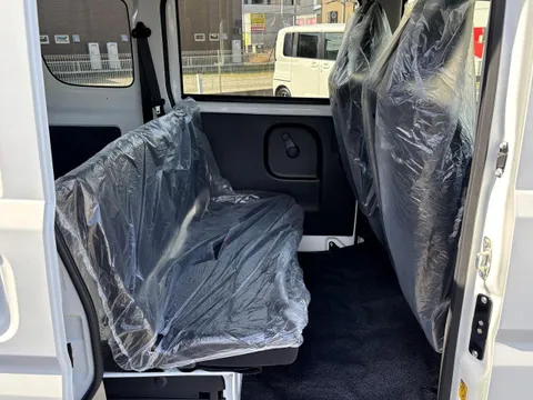 Nissan Clipper Van