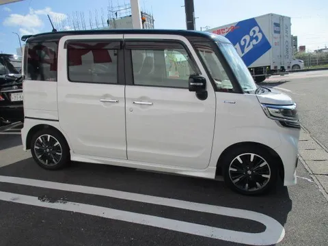 Suzuki Spacia Custom
