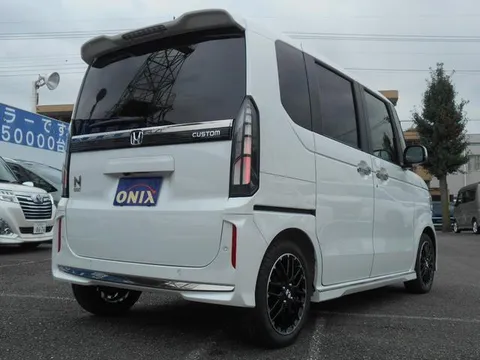 Honda N-BOX Custom