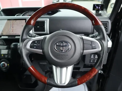 Toyota Pixis Mega