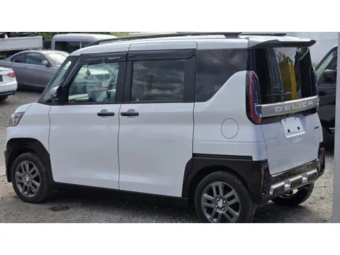 Mitsubishi Delica Mini
