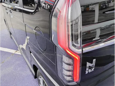 Honda N-BOX Custom