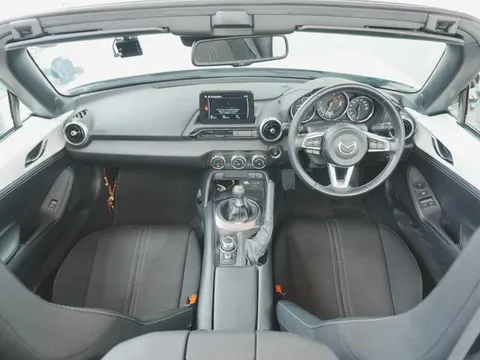 Mazda MX-5 (Roadster)