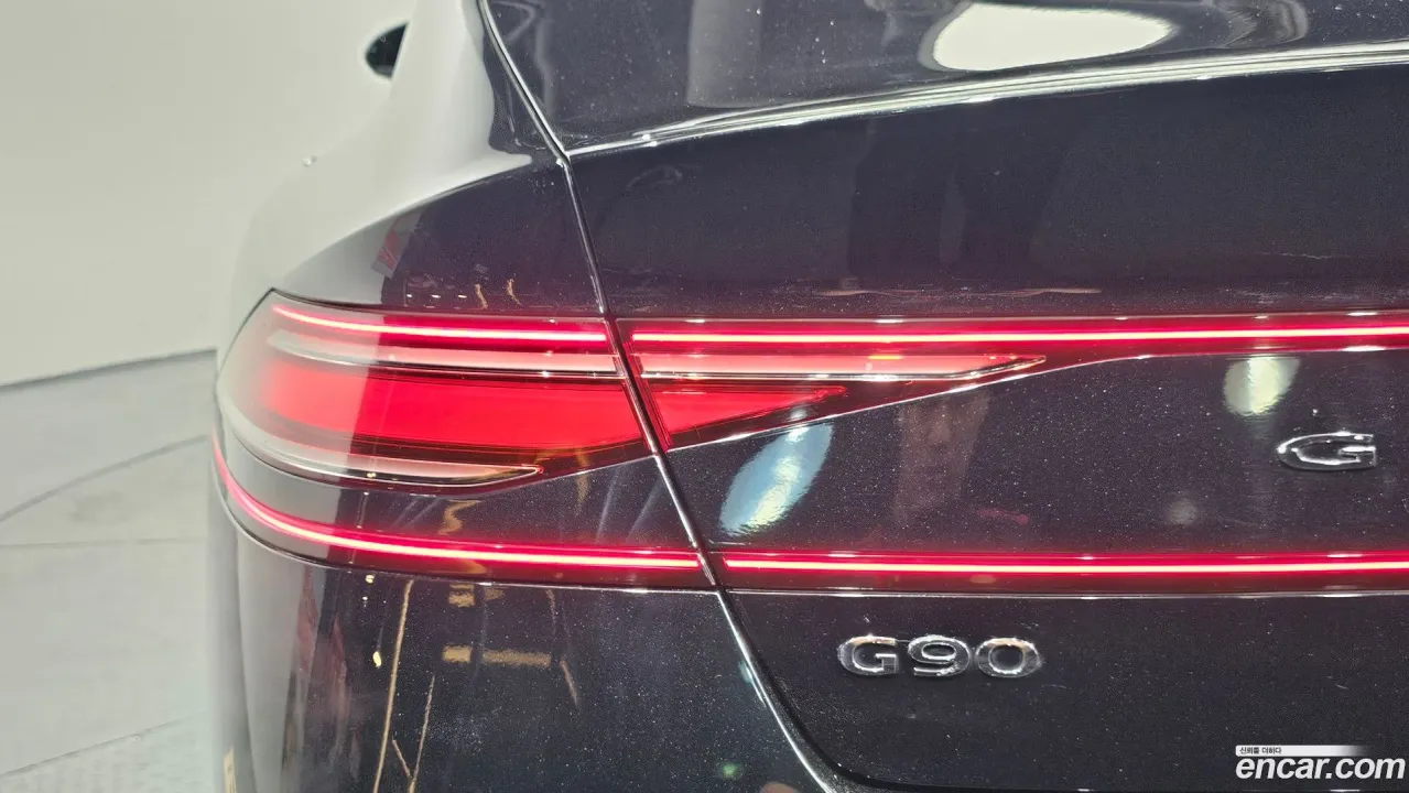 Genesis G90