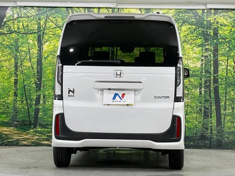 Honda N-BOX Custom