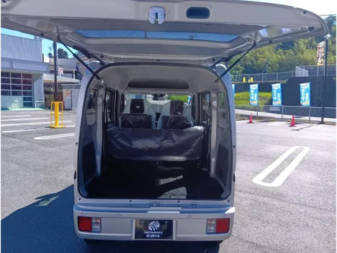 Nissan Clipper Van