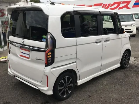 Honda N-BOX Custom