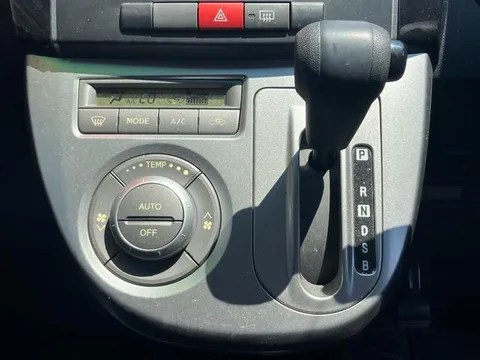Daihatsu Mira Custom