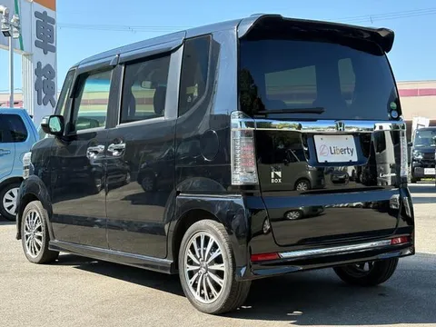 Honda N-BOX Custom
