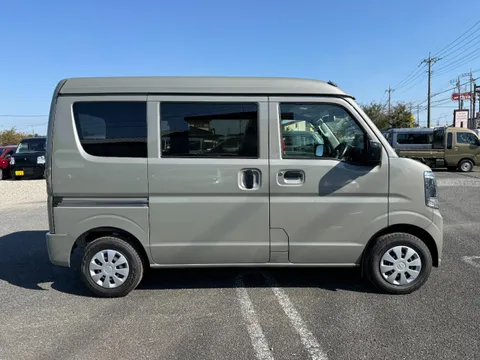 Nissan Clipper Van