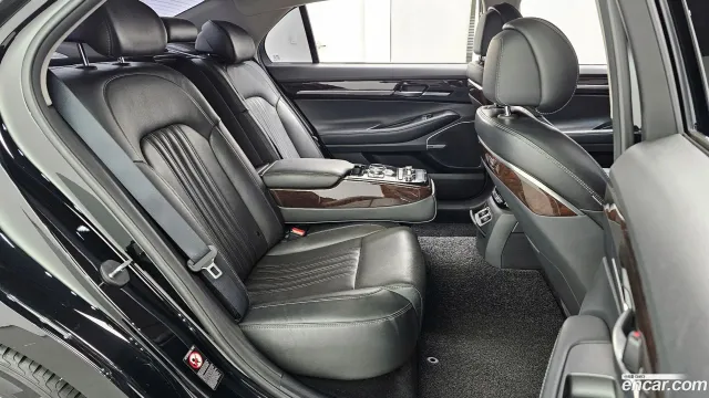 Genesis G90 (EQ900)