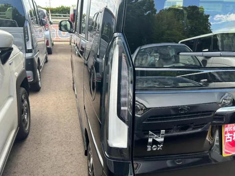 Honda N-BOX Custom