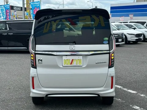 Honda N-BOX Custom
