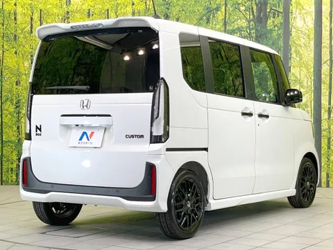 Honda N-BOX Custom