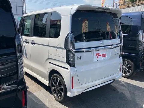 Honda N-BOX Custom