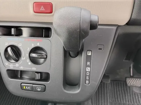 Daihatsu Mira Tocot