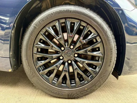Infiniti Q70