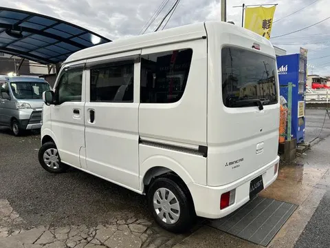 Mitsubishi Minicab Van