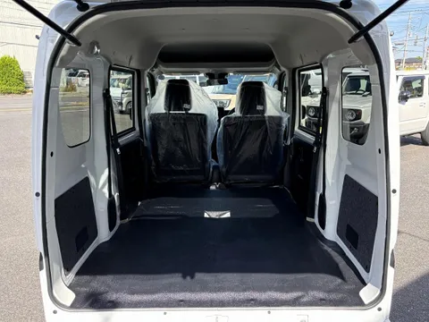 Nissan Clipper Van